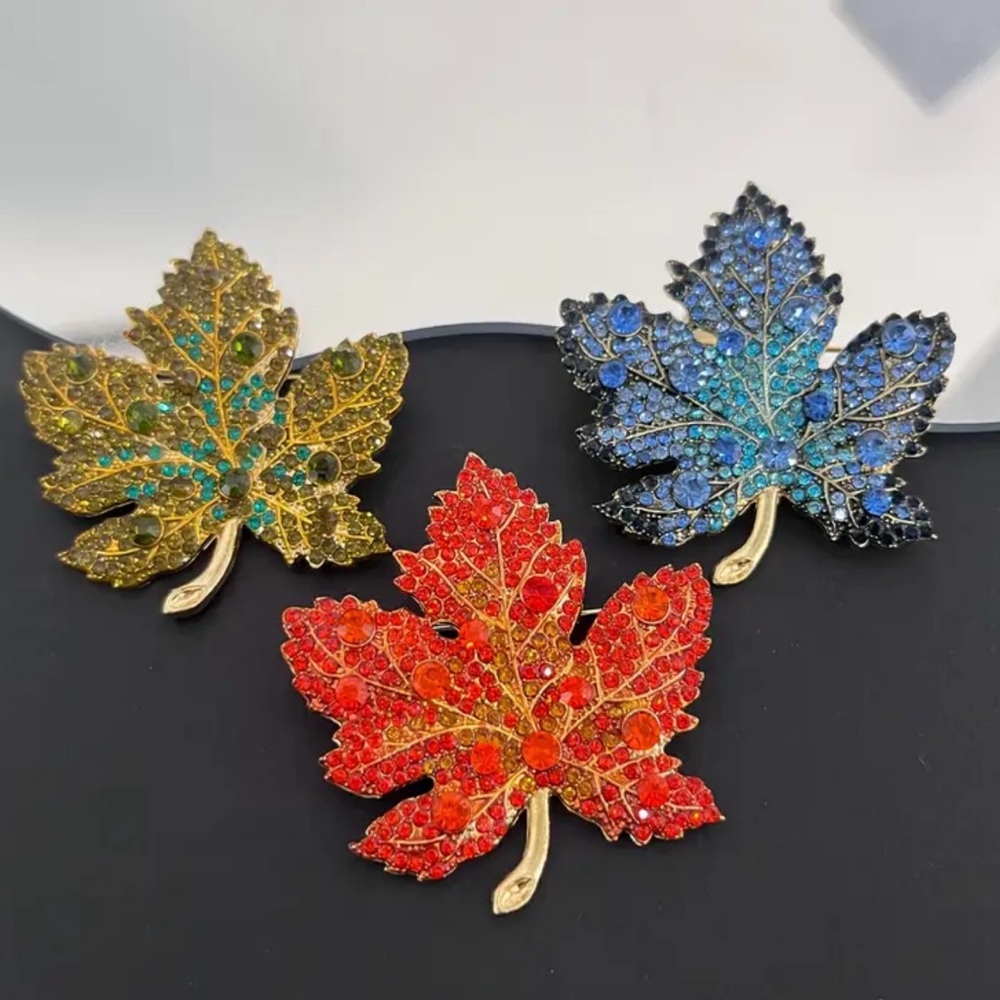 NWOT - Vibrant Blue Rhinestone Maple Leaf Brooch - Picture 4 of 5